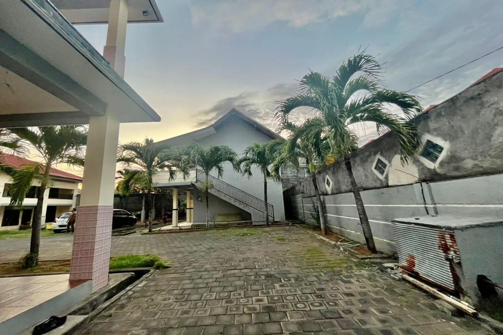 Hotel Oyo Life 93504 Kost Krisna Temukus Exterior foto